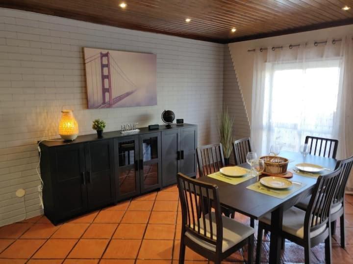 Guestready - Charming Accents Near The Beach Apartment Sesimbra Luaran gambar